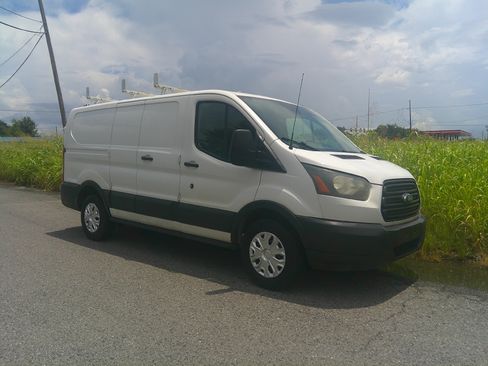 Used 2017 Ford Transit 150 130 Low Roof RWD image 4