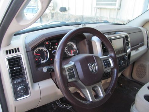 Used 2014 RAM 1500 Laramie image 11