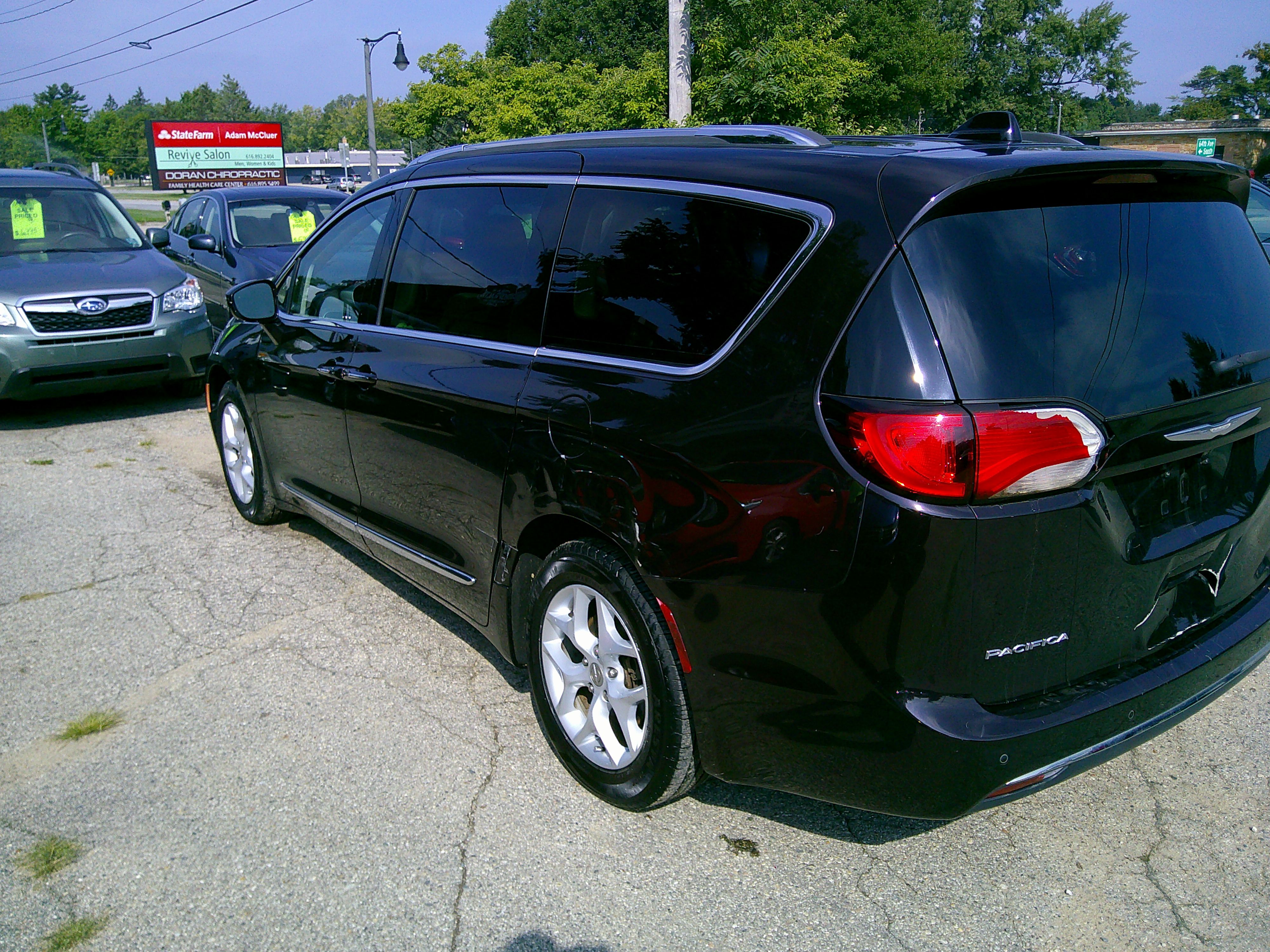 Used 2017 Chrysler Pacifica Touring-L Plus FWD image 6
