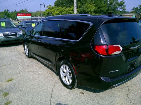 Used 2017 Chrysler Pacifica Touring-L Plus FWD image 6