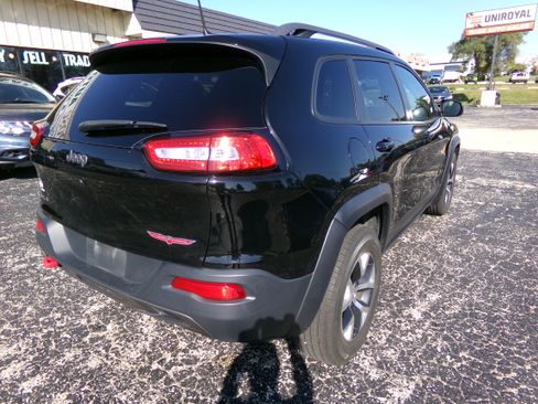 Used 2017 Jeep Cherokee Trailhawk image 5