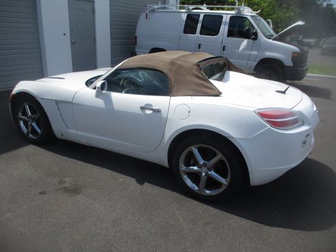 Used 2009 Saturn Sky image 7