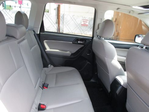 Used 2017 Subaru Forester 2.5i Limited AWD/4WD image 14