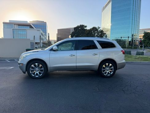 Used 2011 Buick Enclave 2WD CXL image 2