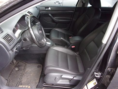 Used 2010 Volkswagen Jetta Wolfsburg Edition image 6