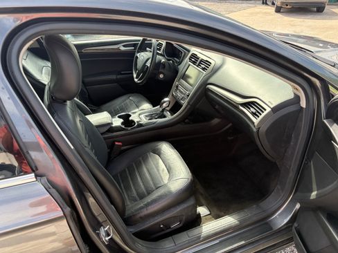 Used 2016 Ford Fusion SE FWD image 12