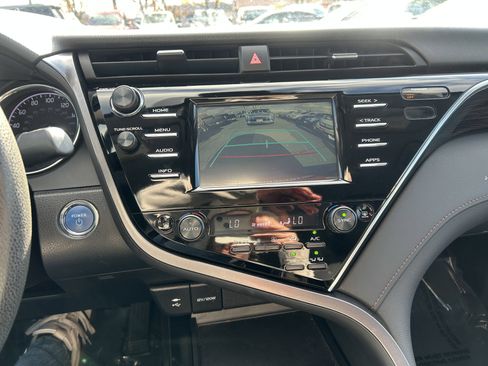 Used 2018 Toyota Camry LE image 15