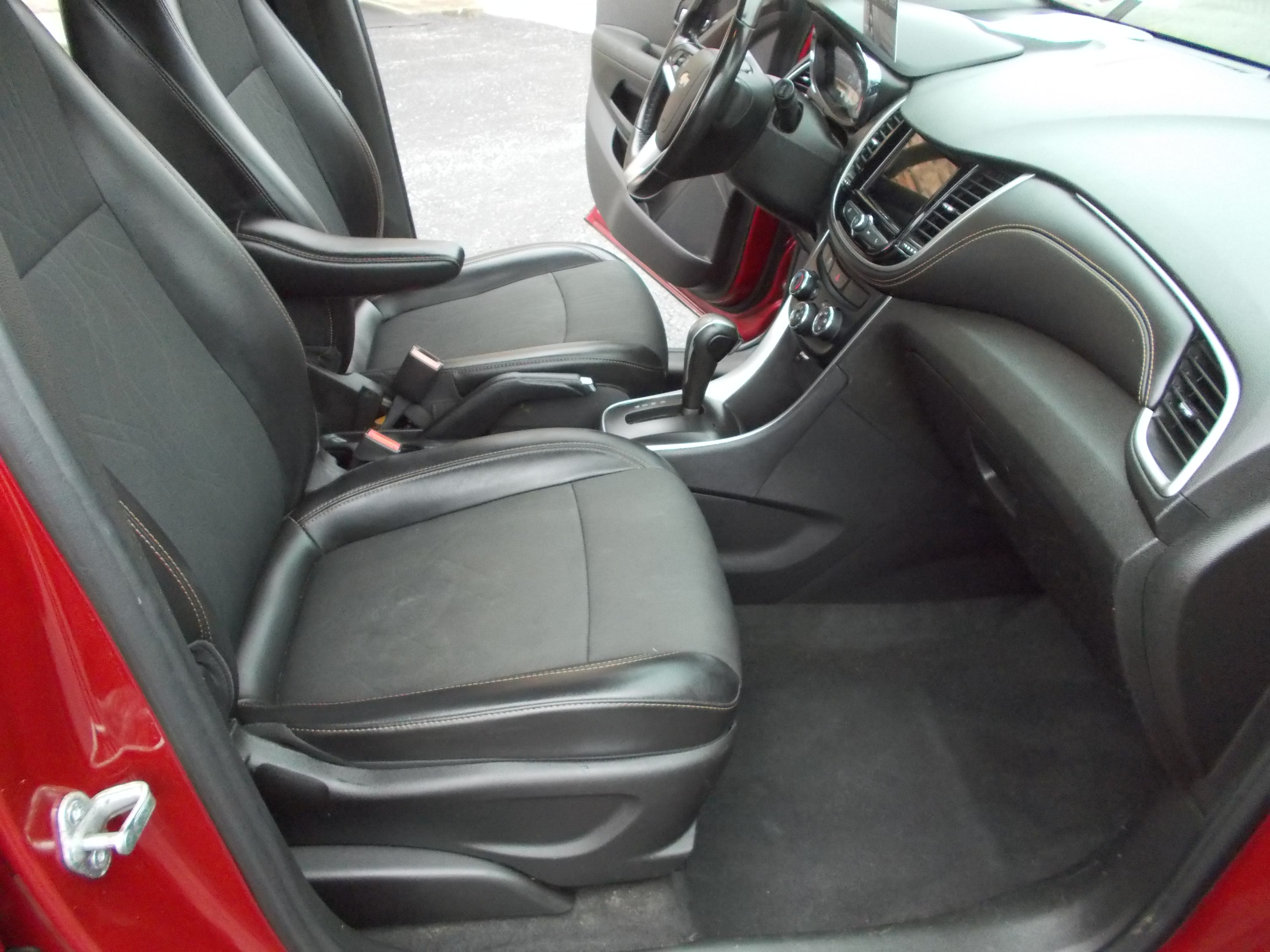Used 2019 Chevrolet Trax AWD LT w/ 1LT image 19