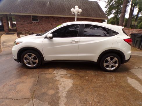 Used 2016 Honda HR-V FWD EX image 2