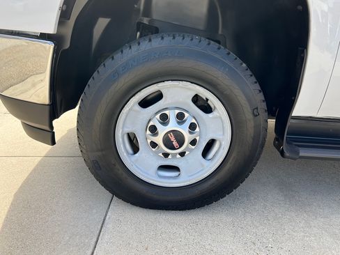 Used 2011 GMC Sierra 2500 W/T image 16