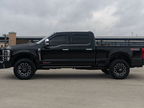 Used 2024 Ford F250 image 2