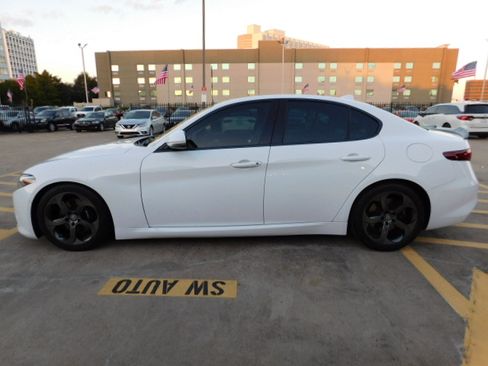 Used 2018 Alfa Romeo Giulia image 5