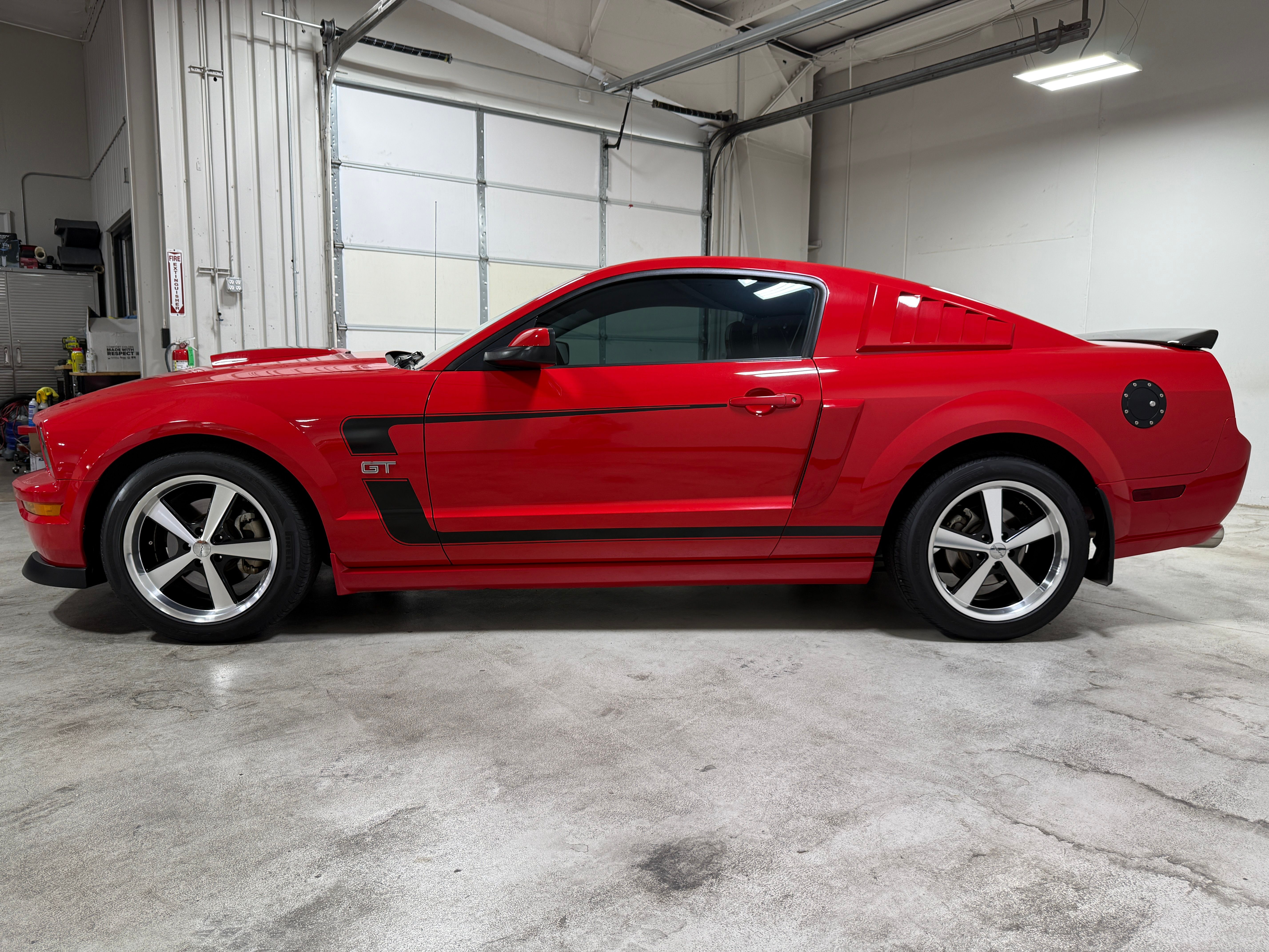Used 2007 Ford Mustang GT Deluxe RWD image 9