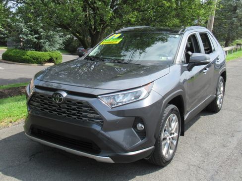 Used 2019 Toyota RAV4 Limited image 2