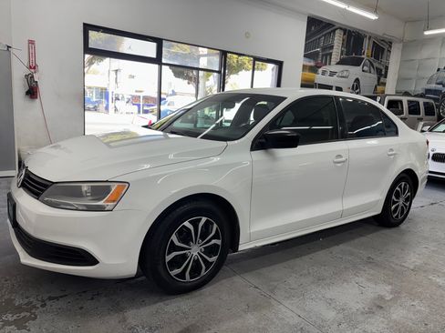 Used 2014 Volkswagen Jetta S image 9