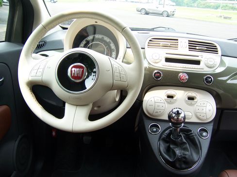 Used 2012 FIAT 500 Lounge Cabrio FWD image 9