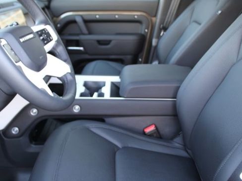 Used 2025 Land Rover Defender 110 S image 22