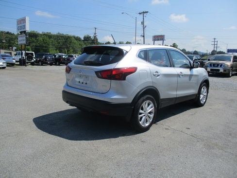 Used 2017 Nissan Rogue Sport S image 6