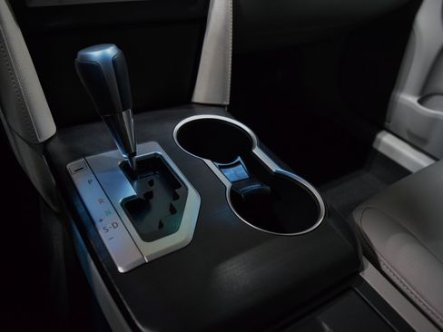 Used 2012 Toyota Camry LE image 24