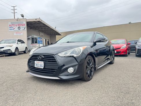 Used 2015 Hyundai Veloster Turbo FWD image 2