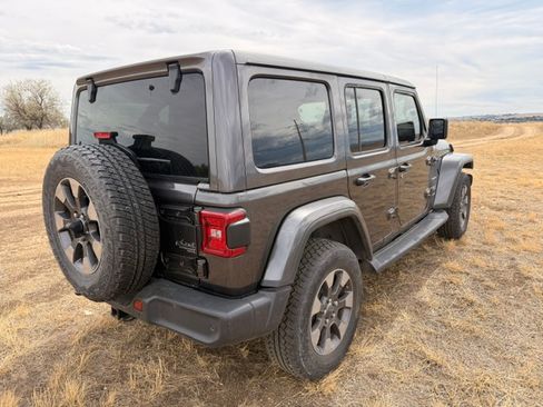 Used 2018 Jeep Wrangler 4WD Unlimited Sahara image 6