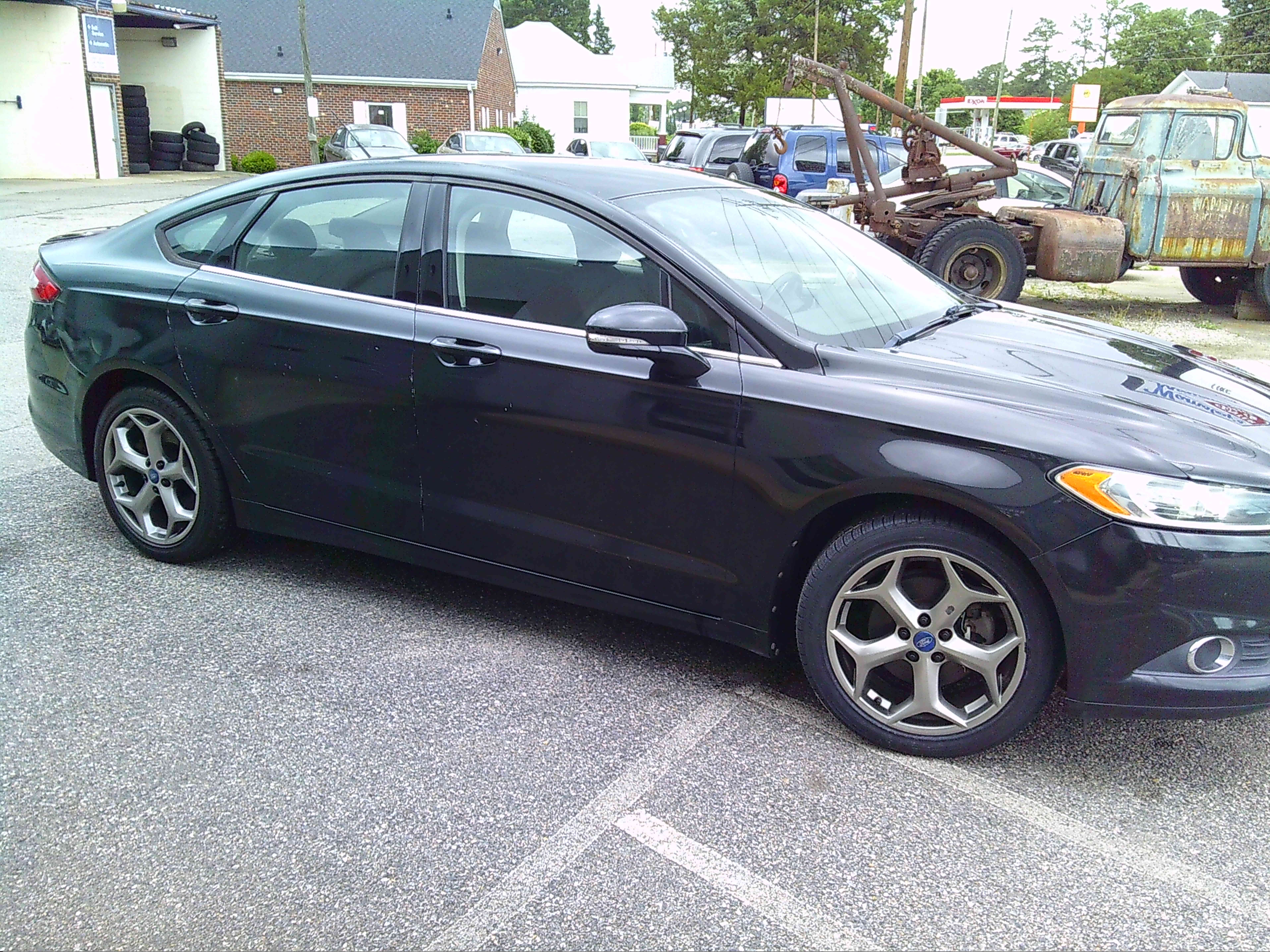 Used 2013 Ford Fusion SE FWD image 3