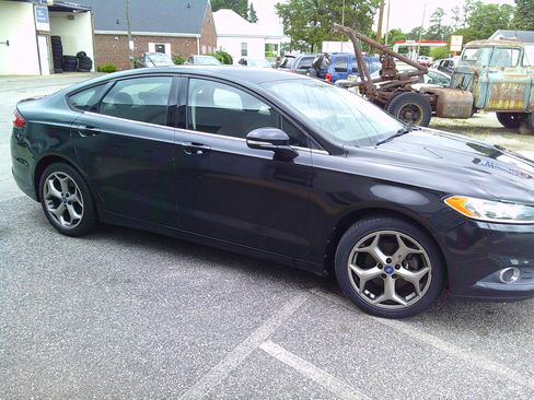 Used 2013 Ford Fusion SE FWD image 3
