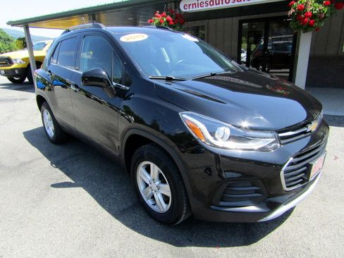 Used 2019 Chevrolet Trax AWD LT w/ 1LT image 2