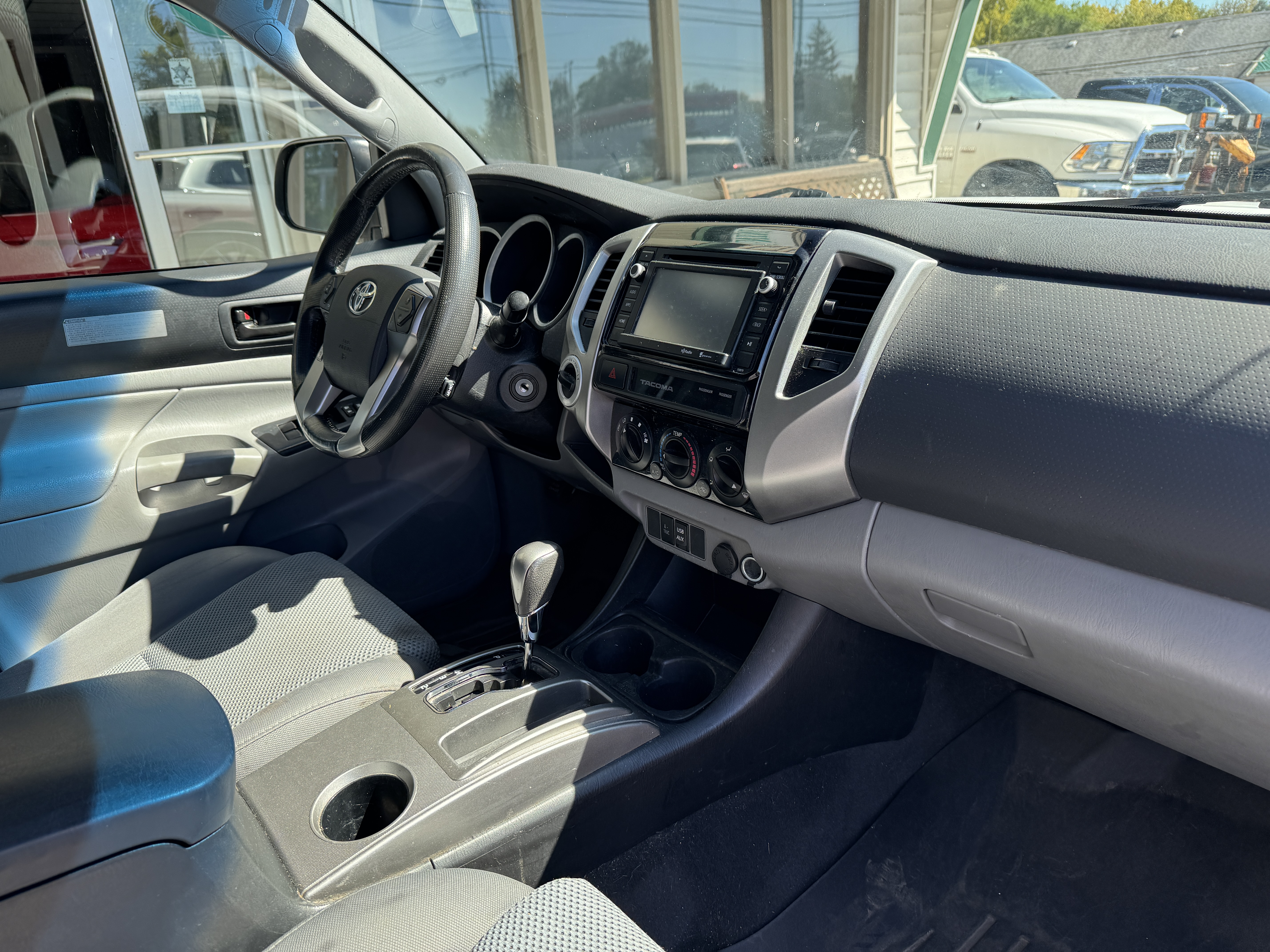 Used 2015 Toyota Tacoma 4x4 Double Cab TRD Off-Road image 12