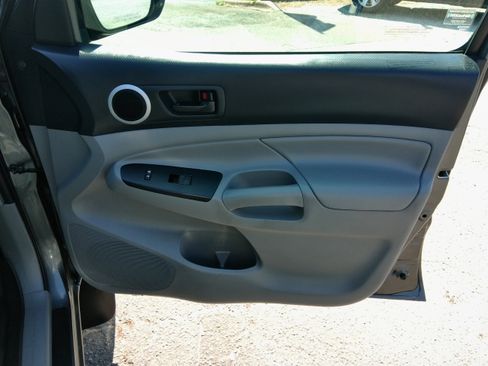 Used 2014 Toyota Tacoma SR5 image 27