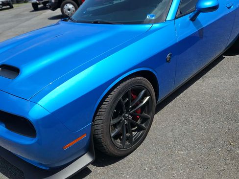 Used 2023 Dodge Challenger SRT Hellcat RWD image 2