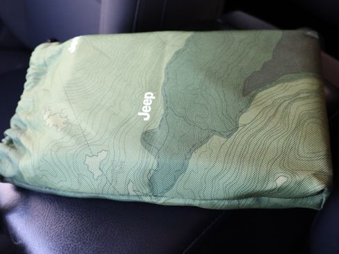 Used 2021 Jeep Wrangler Sport S image 37