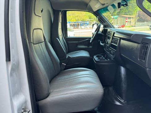Used 2022 GMC Savana 3500 Extended RWD image 22