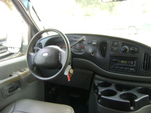 Used 2006 Ford E-350 and Econoline 350 Extended Wagon Super Duty RWD image 10