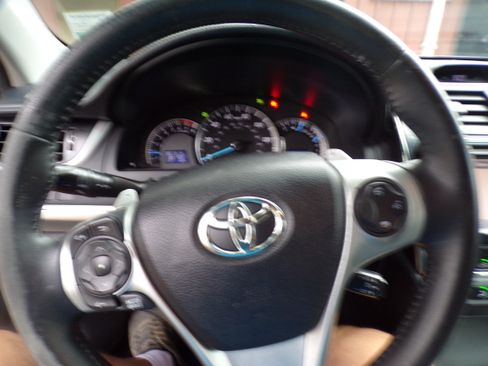 Used 2014 Toyota Camry SE w/ Sport Limited Edition FWD image 14