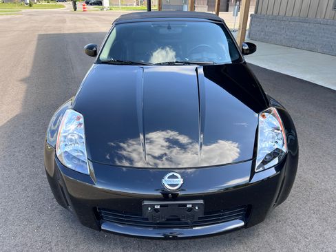 Used 2005 Nissan 350Z RWD image 15