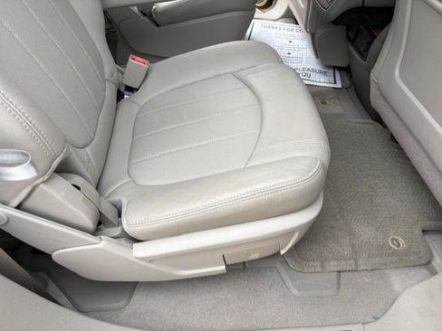 Used 2011 Buick Enclave CXL image 14