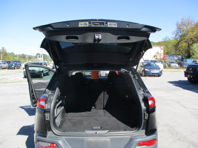 Used 2018 Jeep Cherokee FWD Latitude image 53