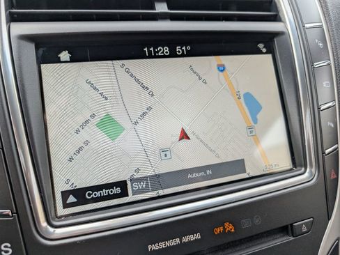 Used 2017 Lincoln MKX Reserve image 11