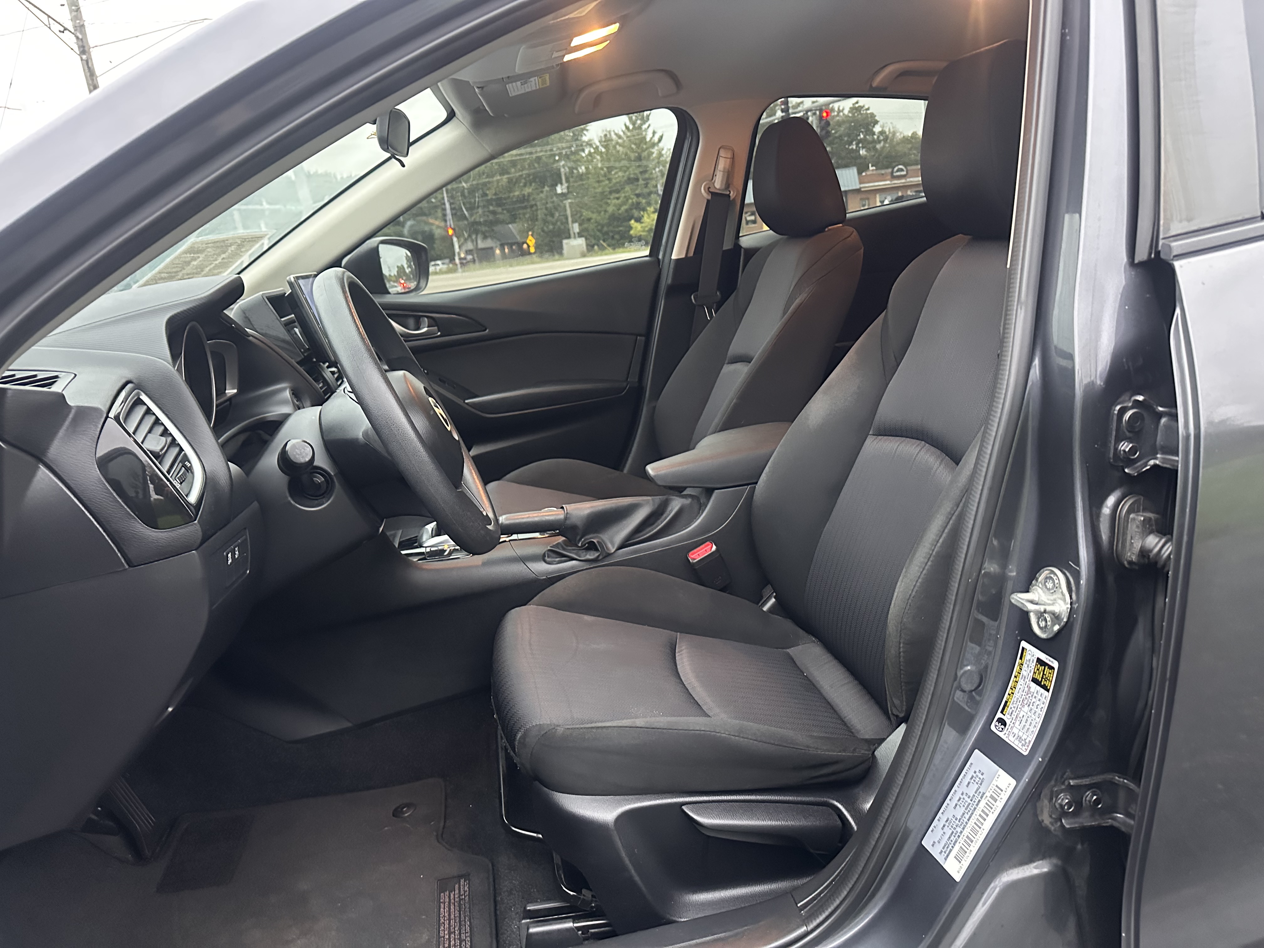 Used 2016 MAZDA MAZDA3 i Sport Hatchback FWD image 11
