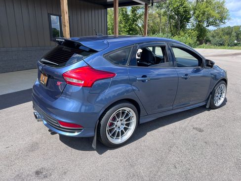 Used 2018 Ford Focus ST Hatchback FWD image 3