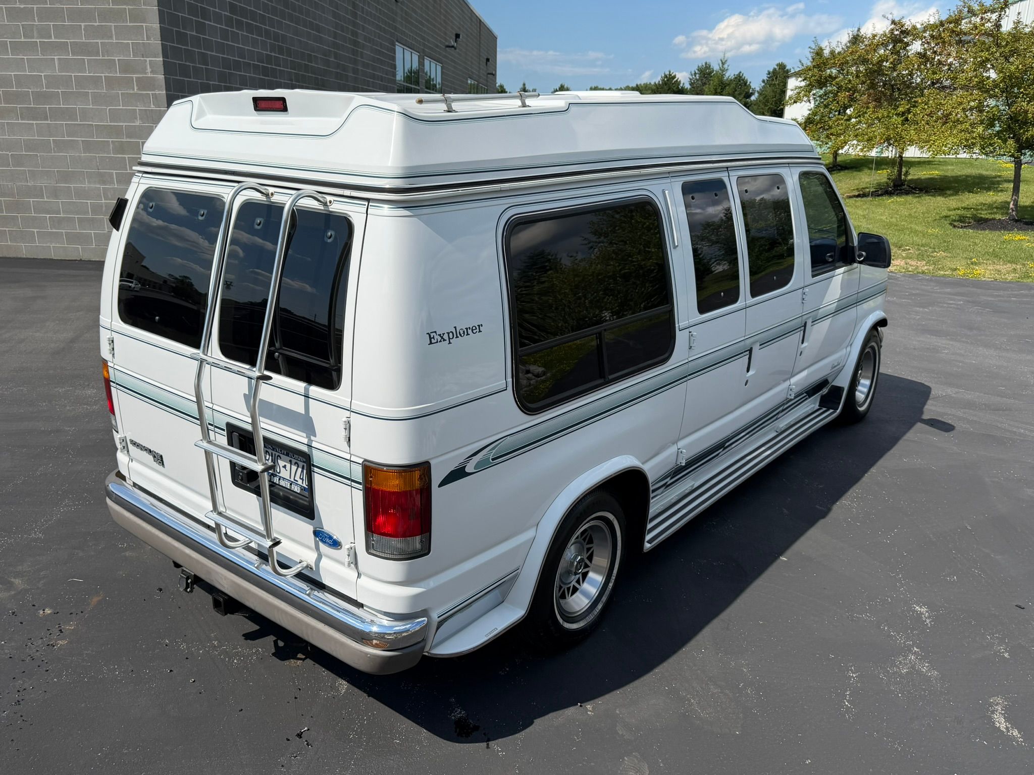 Used 1994 Ford E-150 and Econoline 150 Custom RWD image 11