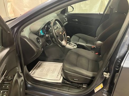 Used 2014 Chevrolet Cruze LT image 2