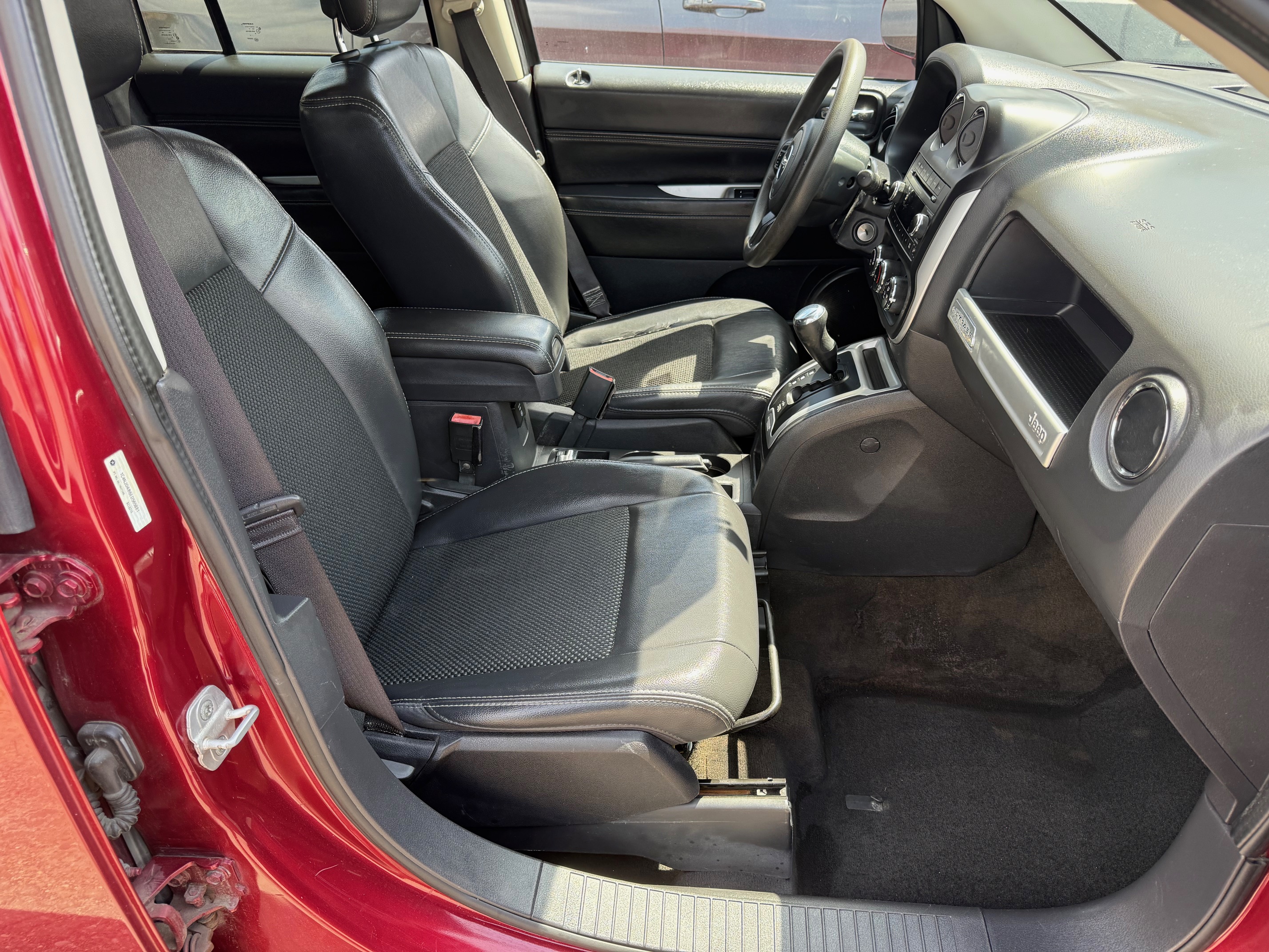 Used 2014 Jeep Compass 4WD image 9