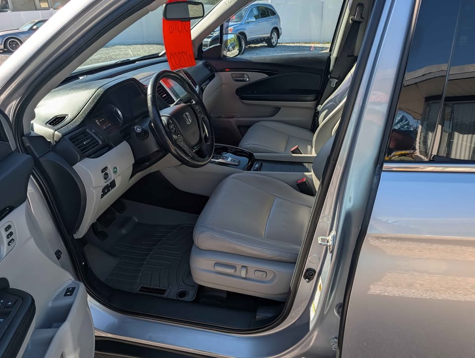 Used 2016 Honda Pilot AWD Touring image 7