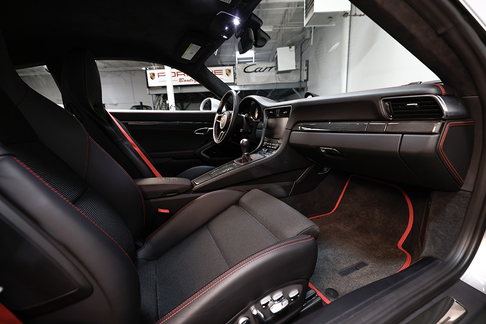 Used 2018 Porsche 911 GT3 Touring RWD image 12