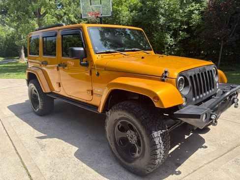Used 2014 Jeep Wrangler 4WD Unlimited Sahara image 5