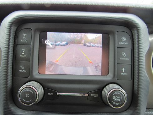 Used 2020 Jeep Gladiator Sport image 25