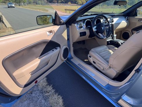 Used 2006 Ford Mustang GT Premium image 2