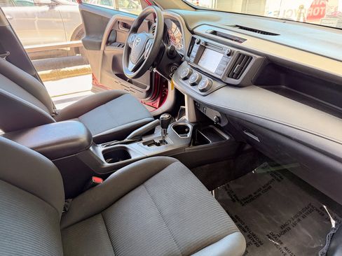 Used 2018 Toyota RAV4 AWD LE image 13
